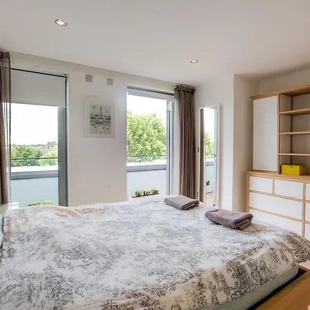 Eson2/bonchurch Mansion * London