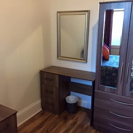 Guest house Larsvale London