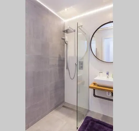Generous Apartments Apartment London