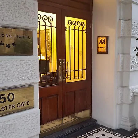 Commodore Hotel