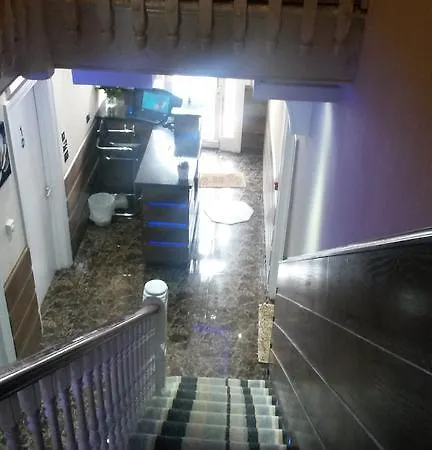 The Crystal Bed & Breakfast Croydon