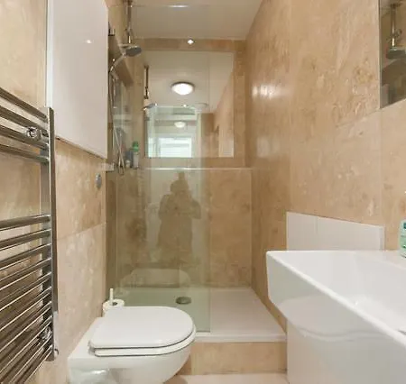 Craven Terrace Apartment *