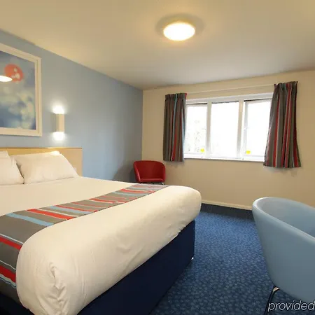 Travelodge Airport Hotel