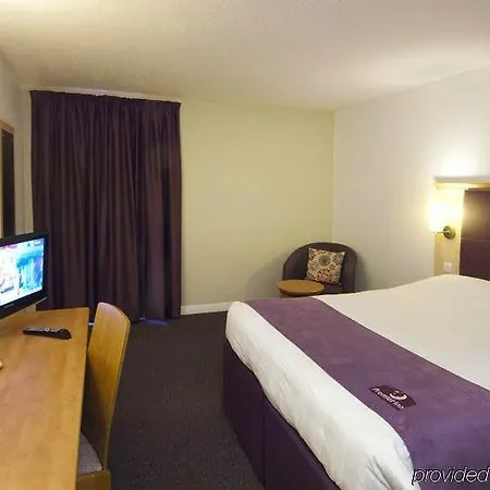 Premier London Heathrow Airport T2 & T3 - Bath Road