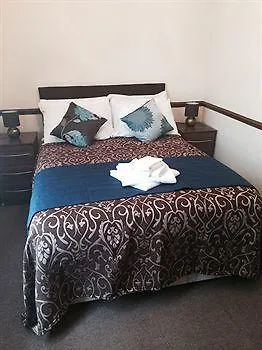 Metro Bed & Breakfast