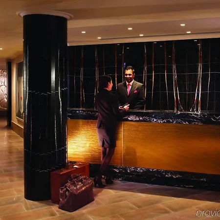 Radisson Blu Hotel, Mercer Street לונדון
