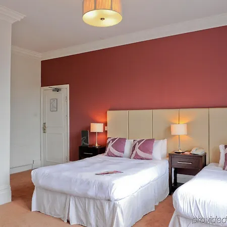 Raglan Hotel