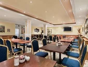 Days Hyde Park Hotel