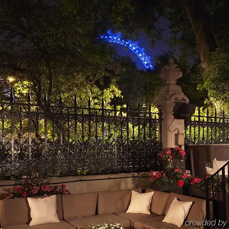 The Royal Horseguards Hotel, Hotel