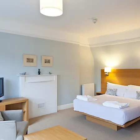 Blueprint Living - Doughty Street Apartment *