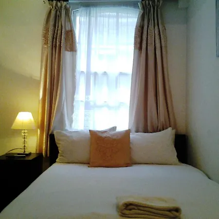 Hostel Widegate London
