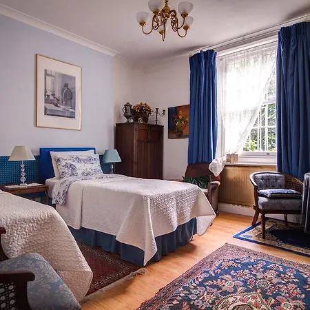 Dawson Place, Juliette's 3*