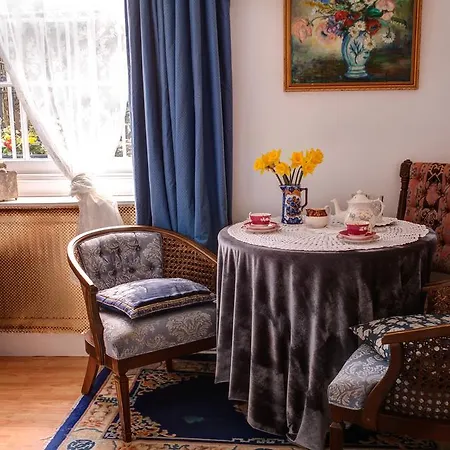 Dawson Place, Juliette's Londýn