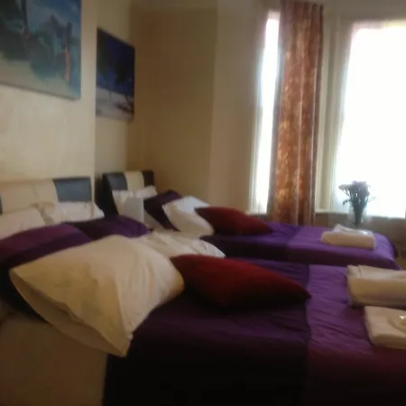 The Crystal Bed & Breakfast 2*