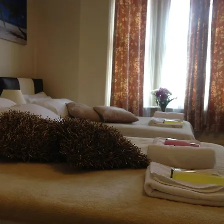 The Crystal Bed & Breakfast 2*
