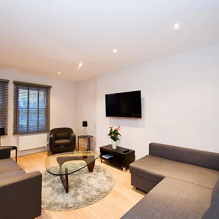 Kensington Apartment *