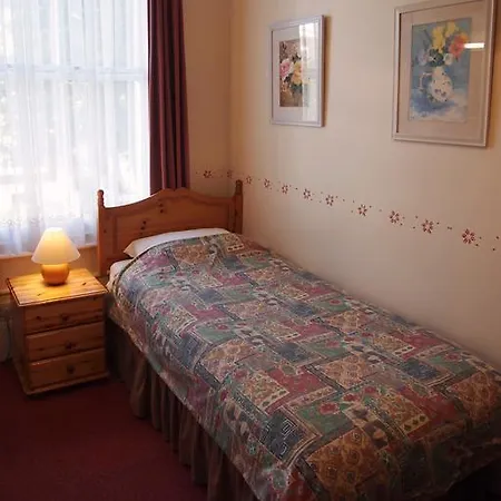 Kandara Nocleg ze śniadaniem 3*