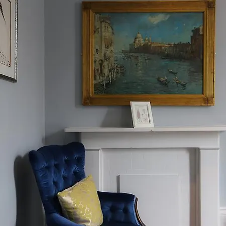 Otel The Crown And Sceptre