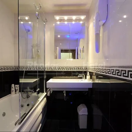Hotel Rhodes London