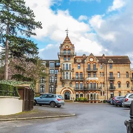 The Petersham Отель