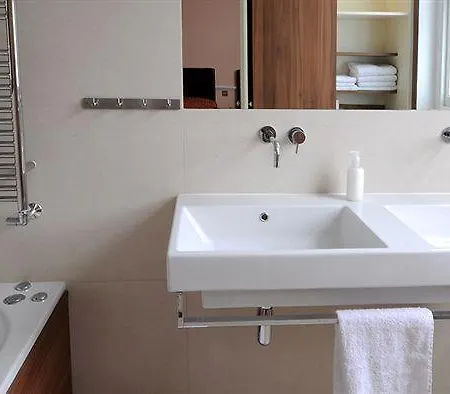Rhodes 3* London