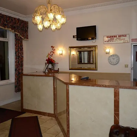 Cranbrook Hotel 2*