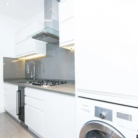 Bloomsbury Residences Apartment *