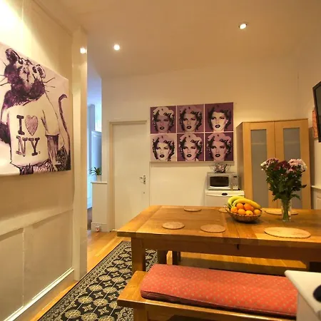 Magical & Charming 8 Covent Garden Townhouse Holiday home *