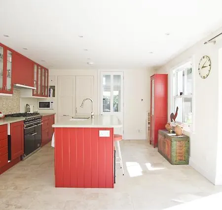 Veeve - House Bassein Park Road - Shepherd's Bush London