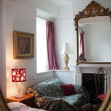 Dawson Place, Juliette's