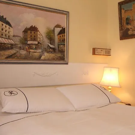 Hotel Brook 3*