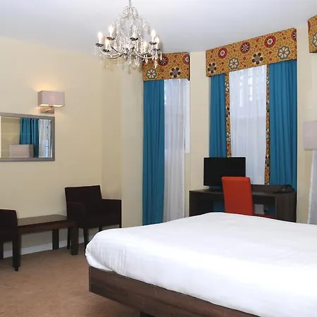 Knaresborough Boutique * London
