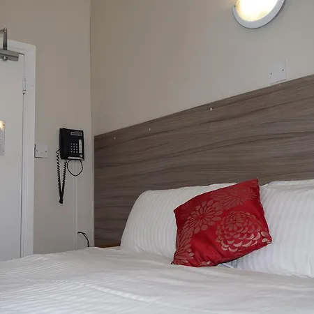 Holland Park 3*