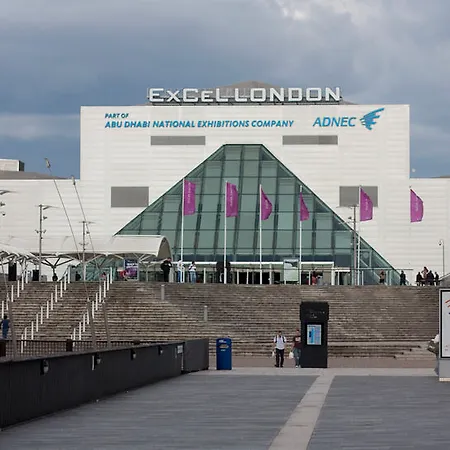 Travelodge Excel 3*