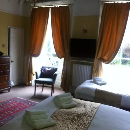 ゲストハウス Harmondsworth Hall 3*