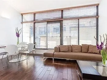 Отель Penthouse London Bridge 2 Bedrooms 4*
