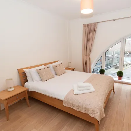 Monument Street Apartment
