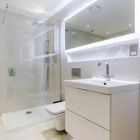 Apartment Luxury 2 Bed/bath Next To Hyde Park *