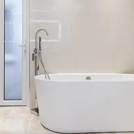Luxury 2 Bed/bath Next To Hyde Park London