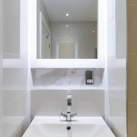 Apartment Luxury 2 Bed/bath Next To Hyde Park London