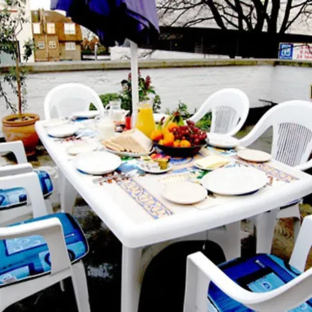 فندق مبيت وإفطار St. George's 2*