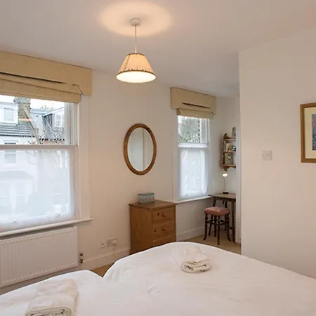 Отель Veeve House Ashlone Road Putney