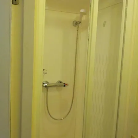 Croydon Hotel 2*
