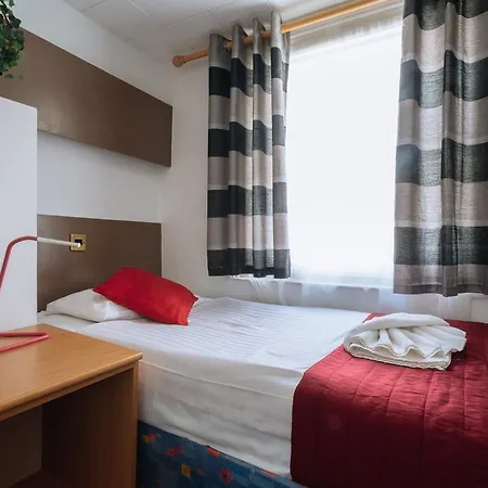 Hotel Whiteleaf 2*