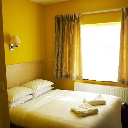 Hotel Acton Town 2*