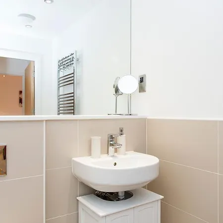Joivy Lovely 1-bed Flat Near 02 Arena London