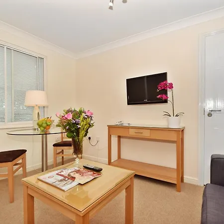 Apartment Berkeley Park By Bridgestreet Hillingdon