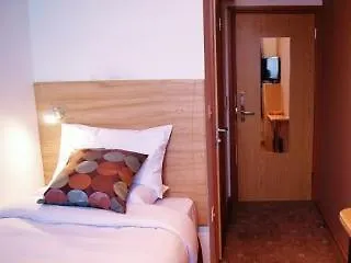 Arinza Hotel, London Ilford