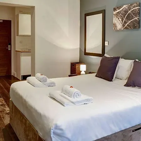 Hotel City Marque Kensington Serviced *