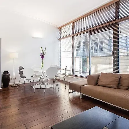 Отель Penthouse London Bridge 2 Bedrooms 4*